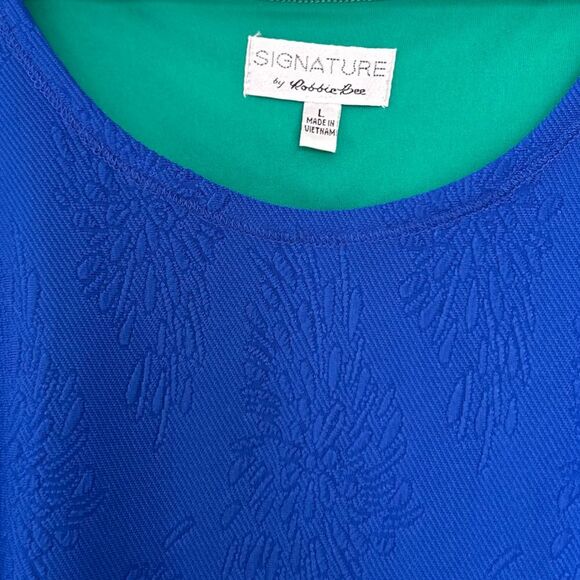 Signature by Robbie  Bee Royal Blue Textured Short Sleeve Dress with Pockets - Picture 3 of 4